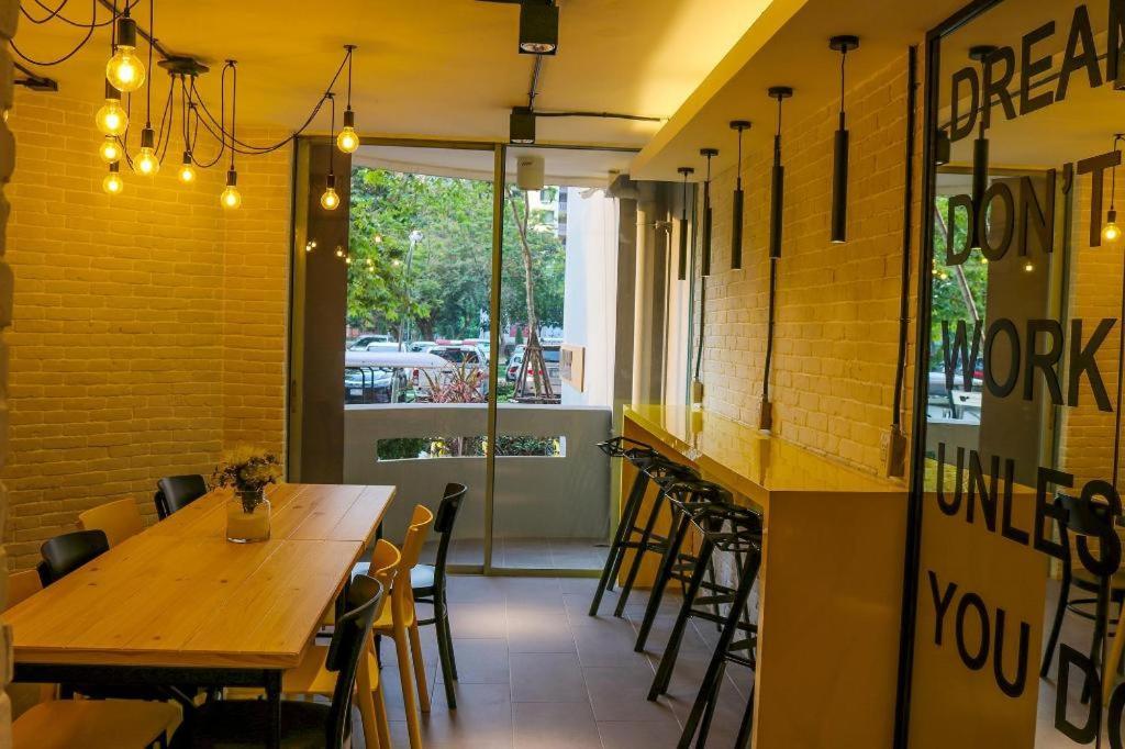 Dluxx Thammasat Hotel Pathum Thani Exterior photo