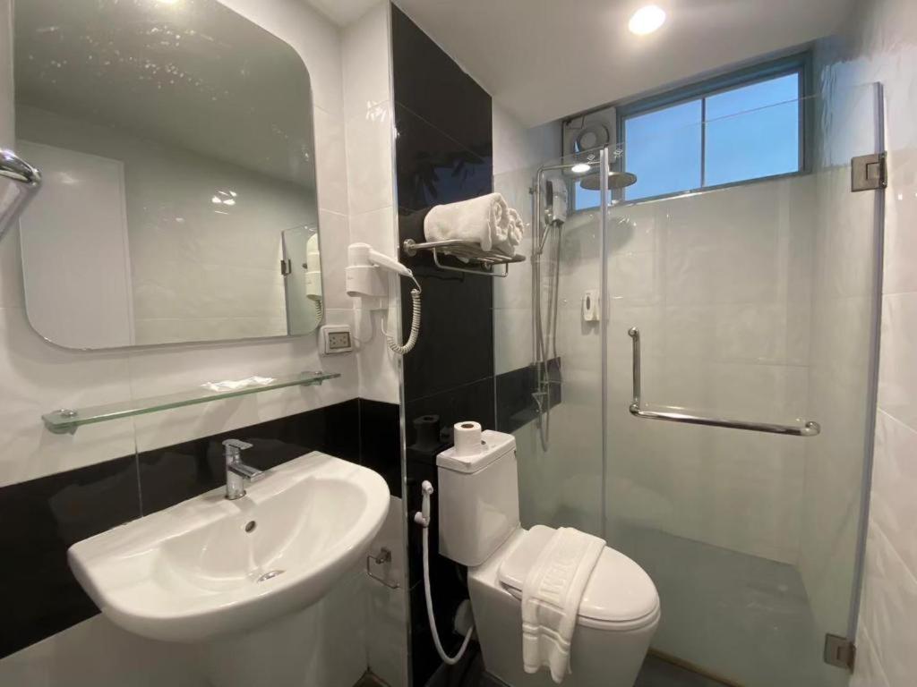 Dluxx Thammasat Hotel Pathum Thani Exterior photo