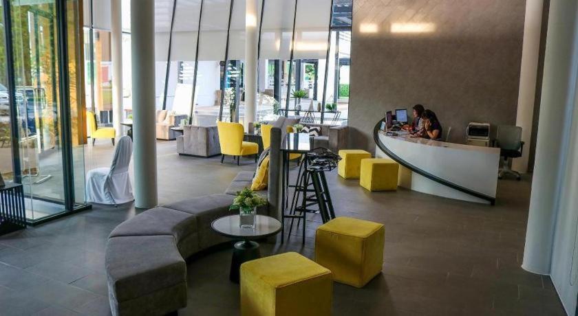 Dluxx Thammasat Hotel Pathum Thani Exterior photo